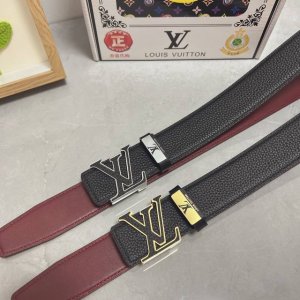 品名：Lv..路易..威登 材质：原单牛皮腰带 百分百头层牛皮腰带保证真皮，24K纯钢扣，专柜原单品质、做工精细，时尚大牌，送人自用首选 包装： 请认准如图专柜