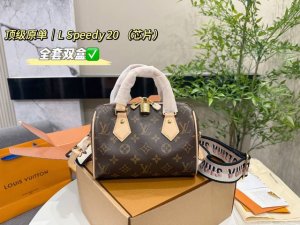 全套双盒包装 芯片版 Lv 老花Speedy20 枕头包 在满足日常需求上搭配了精致小巧可自行多种穿戴方式的配饰， 加上可拆卸重工刺绣宽肩背 经典重现，轻便又时