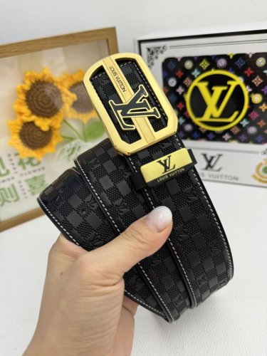品名：Lv..路易..威登原单 材质：原单牛皮腰带 百分百头层牛皮腰带保证真皮，24K纯钢扣，专柜原单品质、做工精细，时尚大牌，送人自用首选包装： 请认准如图专