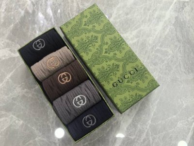 特 配专柜包装 Gucci 古驰 最新双针中长筒刺绣款堆堆袜袜子！一盒五双，专柜同步筒袜袜子，大牌出街，潮人必备超好搭