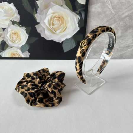 特 两件套 配专柜包装 Gucci 古驰 最新爆款来啦豹纹两件套发箍发圈 优雅的Girl值得入手 非常好搭配 气质有品位 建议两个一齐佩戴 神奇的仙 - 点击图像关闭