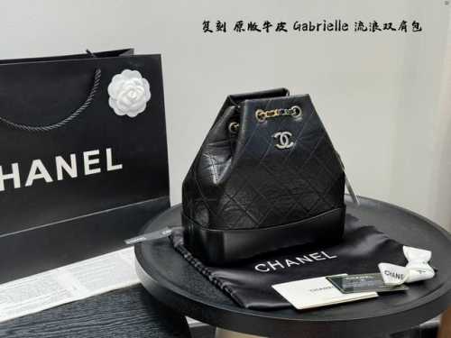 礼盒包装 复刻版 原版牛皮 香奈儿Chanel Gabrielle流浪双肩包爆裂纹油蜡皮 Chanel Gabrielle双肩包是可以很久的双肩流浪包。这款双肩