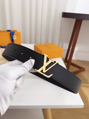 特 Lv.路易威登 全套包装 原版品质 代工厂货品 40Mm宽度 正品一体铸造五金钢扣，原厂皮料 双面原厂定制面料，区别市场货