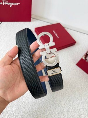 品名：菲拉格慕.Ferrgamo腰带 皮带 原单 型号：挂扣，纯铜材质经典挂扣，实物拍摄，头层牛皮 材料：百分百头层牛皮，保证真皮。纯铜材质，真空电镀永不掉色，