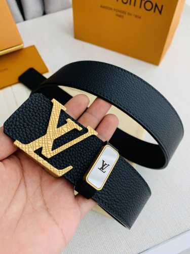品名： Lv..路易..威登原单 型号：经典挂扣，纯钢材质十字纹扣头，图片实物拍摄 材料：头层牛皮，挂扣系列，纯钢质扣头，钯镀电镀工艺永不掉色。