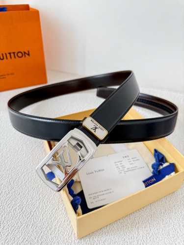 品名：Lv..路易..威登 腰带原单自动带 皮带 型号：自动扣，纯钢材质自动扣，头层牛皮自动带身，实物拍摄材料：百分百头层牛皮，保证真皮。24K纯钢扣，永不掉色