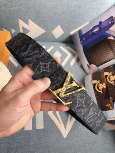 特 Lv.路易威登 全套包装 原版品质 代工厂货品 40Mm宽度 正品一体铸造五金钢扣，原厂皮料 双面原厂定制面料，区别市场货
