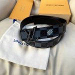原版包裝 L0Uis Vuitt0N 今季新品 男士原單腰帶 寬度40毫米 雙面進口頭層小牛皮絲印圖案Logo設計 搭配最新精鋼五金 可雙面佩戴 適合沈穩低調的