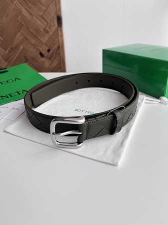 Bv 2025最新款男士编织腰带 纯手工Intreccio大格子编织 意大利荔枝纹小牛皮搭配微复古银色针扣 扁针扁孔设计 可活动皮圈 宽度35Mm 颜色: 原野 - 点击图像关闭