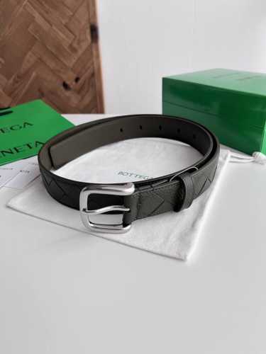 Bv 2025最新款男士编织腰带 纯手工Intreccio大格子编织 意大利荔枝纹小牛皮搭配微复古银色针扣 扁针扁孔设计 可活动皮圈 宽度35Mm 颜色: 原野