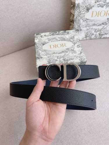 特 Dior.迪奥 全套包装 男士休闲皮带系列。简约金属“Cd”标志，演绎时尚风格；自信活力，易搭配服饰。宽度：35Mm