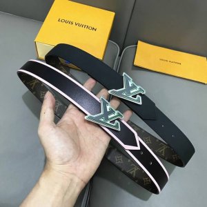 精品原單品質 寬度35Mm 專櫃編碼 驢牌首推情侶款式 經典的老花面內襯小牛皮內里 搭配最新款五金 多色可選