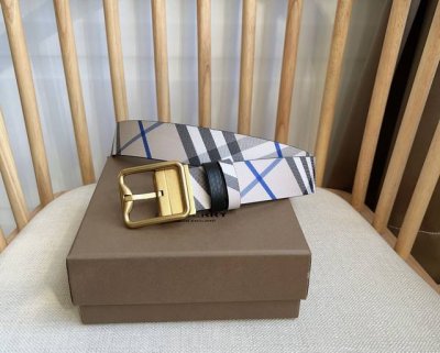 Burberry 巴宝莉专柜同步上新双面两用腰带 于意大利工坊精制而成 搭配镀钯金B字型扣环 一面装饰Burberry格纹 另一面为粒纹小牛皮材质 宽:3.5C