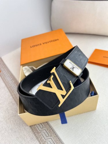 品名： Lv..路易..威登腰带皮带原单 型号：挂扣，经典纯钢材质挂扣，头层牛皮，图片实物拍摄 材料：头层牛皮，挂扣系列，纯钢材质扣头，钯镀电镀工艺永不掉色。原