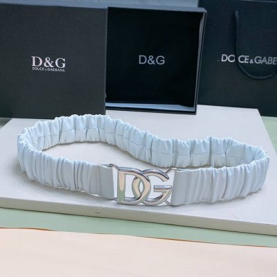 Dg 徽标卷褶牛皮弹力腰带，整体包裹软质卷褶牛皮覆层，风格干练摩登，浅金色、银色 电镀金属 Dg 徽标搭扣 4Cm 尺寸S M L Xl