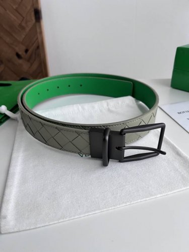 Bv 2026最新款男士编织腰带 双面用 纯手工Intreccio大格子编织 双面意大利小牛皮搭配真空枪色可旋转针扣 侧面有标识 皮带宽度35Mm 颜色: 洞石