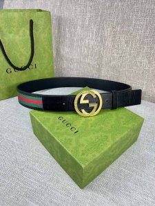 宽度4.0Cm Gucci 经典帆布织带腰带，配以织纹皮质滚边和双G原单钢扣。绿色 红色 绿色棉质帆布编织腰带，配以黑色头层牛皮