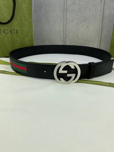 宽度4.0Cm Gucci 经典帆布织带腰带，配以织纹皮质滚边和双G原单镶钻钢扣。绿色 红色 绿色棉质帆布编织腰带，配以黑色头层牛皮