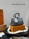 礼盒包装 Lv 丹宁牛仔浮雕Logo Speedy20枕头枕头包 可单肩可斜挎 真的好随性，布料柔软随意，更好搭。 颜色也没有那么刻意，非常自然的水洗牛仔，真的