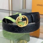 Gucci Signature皮革腰带 意大利原版皮 互扣式双G带扣腰带，采用热压印技术的Gucci Signature皮革精制而成，触感厚实，印花图案清晰分明