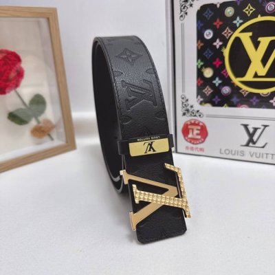 品名：Lv..路易..威登 材质：原单牛皮腰带 百分百头层牛皮腰带保证真皮，24K纯钢扣，专柜原单品质、做工精细，时尚大牌，送人自用首选 包装： 请认准如图专柜