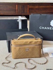 顶级原单 麂皮 Chanel 饭盒包 慵懒随性又好背 上身满满的惊喜 高级慵懒又随性 彻底心动的一只 Size：20 13Cm