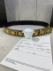 宽度4.0Cm Versace 范思哲 此款Palazzo腰带采用牛皮革面料制作，并饰有Le Pop Classique图案印花和标志性的美杜莎五金配件。