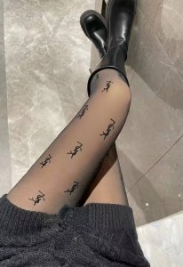加厚款 配包装 一盒一双 Ysl 圣罗兰 Ins爆款，秋冬加厚丝袜 ，水光黑丝透肤打底连裤袜对版高货！超大弹力。 好看到爆炸 的潮牌丝袜轻微的透肤感，保暖又舒适