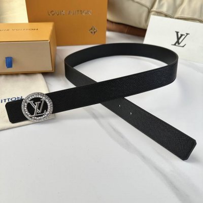 L0Uis Vuitt0N 驢家原單腰帶 寬度35毫米 腰帶採用一面頭層手掌紋皮內襯一面進口小牛皮底 搭配圓形鑽扣裝飾五金 可雙面佩戴 經久耐用 時尚百搭款