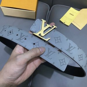 原版包裝 L0Uis Vuitt0N 今季新品 男士原單腰帶 寬度40毫米 雙面進口頭層小牛皮絲印圖案Logo設計 搭配最新精鋼五金 可雙面佩戴 適合沈穩低調的