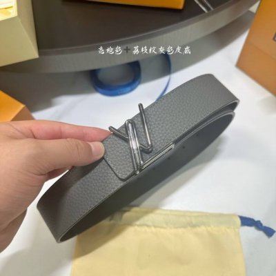 特 寬度：40Mm Lv Ide Truck L Oeii雙面腰帶 驢家 海外原單代特供 面為進口小牛皮荔枝紋襯托原廠配色柔軟小牛皮底 搭配最新鋼五金搭扣 手感