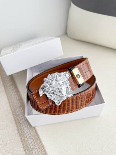 品名：Versace.范思哲原单腰带 皮带 型号：挂扣，经典人头纯钢材质扣头，头层牛皮，图片实物拍摄 材料：百分百头层牛皮，保证真皮。24K纯钢扣双面可用专柜同