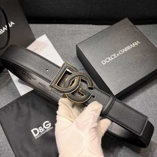 Dg，宽4.0Cm Dolce&Gabbana 全新荔枝纹腰带,简约配饰,点缀个性化 Dg 徽标搭扣。Dg 徽标