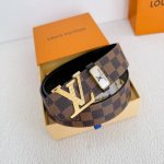 品名： Lv..路易..威登腰带皮带原单 型号：挂扣，经典纯钢材质镶钻挂扣，头层牛皮，图片实物拍摄 材料：头层牛皮，挂扣系列，纯钢材质扣头，钯镀电镀工艺永不掉色
