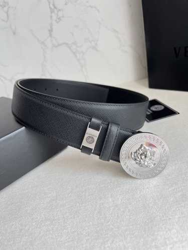 品名：Versace.范思哲原单腰带 皮带 型号：挂扣，经典人头纯钢材质扣头，头层牛皮，图片实物拍摄 材料：百分百头层牛皮，保证真皮。24K纯钢扣双面可用专柜同