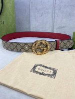 特 宽度4.0Cm Gucci 双面腰带，一侧为gg Su E帆布，反面一侧为枣红色头层小牛皮。配以互扣式双g钢扣采用真空电镀 厚度6.0Mm