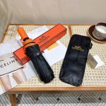 爱马仕 HermèS 年度最新火爆单品 极品H家自动伞重磅呈现 以其精湛的工艺技术和源源不断的想像力 新涂层技术伞布 带来令人惊喜的遮光效果 让防晒及隔热性能更