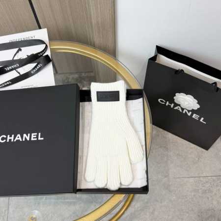 配包装 爆款Loewe罗意威 秋冬羊毛针织手套纯色系列今年秋冬大火 每色都超好看 搭配羊绒大衣绝美 立体版型剪裁 线条流畅 佩戴舒适 时尚设计非常百搭 贴合手型 - 点击图像关闭