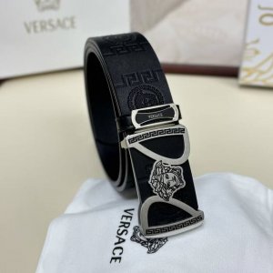 高端品质，实物拍摄 批 配全套包装 品牌： Versace海外原单 扣头材质：精品实心钢扣 带身材质正面：38Mm宽度采用双面进口原版皮腰带，真空电镀五金扣头实