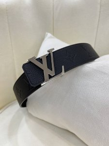 Lv 4.0Cm进口牛皮面料 专柜对版 展现时下流行的工艺-动感设计精神。