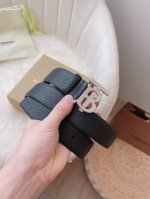 品牌:博柏利 价格:特 尺寸:带宽34Mm 正品尺寸 五金材质:专柜精品扣，真空电镀，工艺精细 带身材质:天然头层牛皮.质感十足