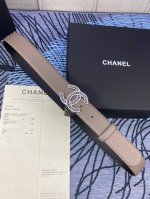 宽度3.0Cm Chanel 香奈儿 此腰带柔软的进口小牛皮金 银色方钻金属钢扣。