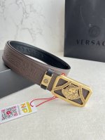 品名：Versace.范思哲原单腰带·皮带 型号：挂扣，经典人头纯钢材质扣头，头层牛皮，图片实物拍摄 材料：百分百头层牛皮，保证真皮。24K纯钢