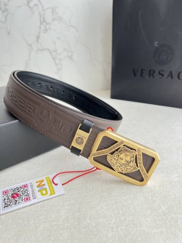 品名：Versace.范思哲原单腰带·皮带 型号：挂扣，经典人头纯钢材质扣头，头层牛皮，图片实物拍摄 材料：百分百头层牛皮，保证真皮。24K纯钢