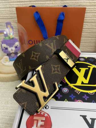 品名：Lv..路易..威登原单 材质：原单牛皮腰带 百分百头层牛皮腰带保证真皮，24K纯钢扣，专柜原单品质、做工精细，时尚大牌，送人自用首选 包 - 点击图像关闭