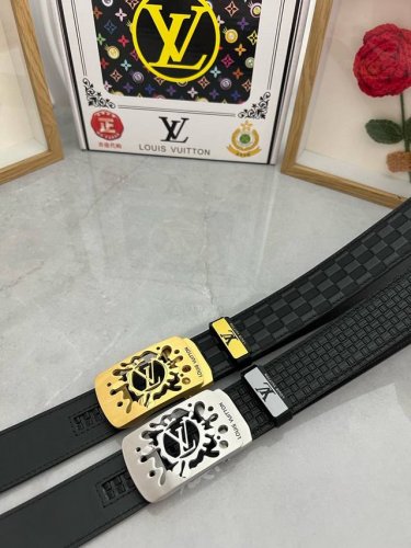 品名：Lv..路易..威登自动带 材质：原单牛皮腰带 百分百头层牛皮腰带保证真皮，24K纯钢扣，专柜原单品质、做工精细，时尚大牌，送人自用首选 包装： 请认准如