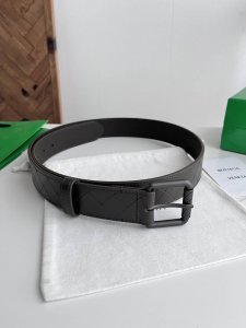 Bv 2026新款Intrecciato Stamp编织腰腰带 原厂牛皮压印Intrecciato编织图案 搭配真空枪色编织纹滚筒针扣 宽度3.5厘米 颜色: