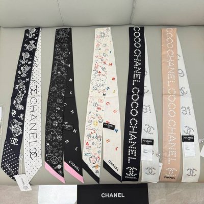 高订版，香奈儿Twilly小丝巾来了，Chanel 鱼儿波点，名副其实的小可爱， 人手三条闭眼收，我都不拦着 N久都没有见过这么好看的Twilly 真的是真香本