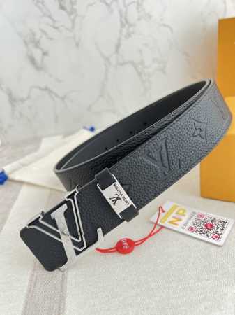 品名： Lv..路易..威登腰带皮带原单 型号：挂扣，经典纯钢材质字母挂扣，头层牛皮，图片实物拍摄 材料：头层牛皮，挂扣系列，纯钢材质扣头，钯镀电镀工艺永不掉色 - 点击图像关闭