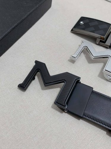 Mont~Blanc万~宝龙 宽3.5Cm 进口双面牛皮 百分百专柜纯铜扣 一带两用 时尚大气 成功男士的必备品 送礼佳品 自行裁剪尺码 扣头可随意搭配！